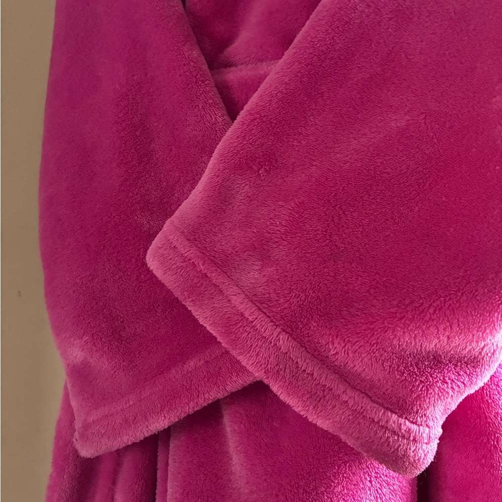 VS 💖Plush Robe - Picture 4 of 5